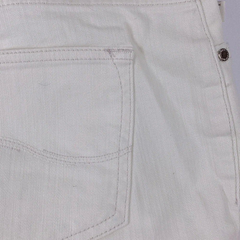 LEE Women's Plus Size Flex Motion Regular Fit 5 Pocket Capri Jean - Picture 9 of 9